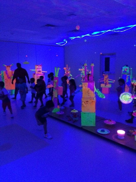 glow in the dark alien art show